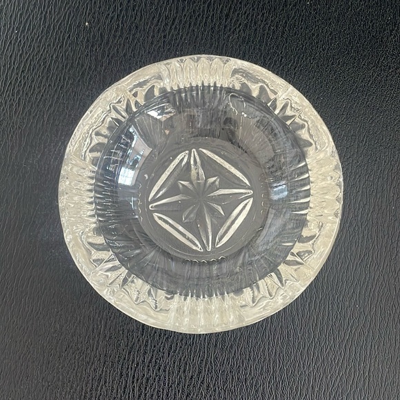 NWOT: Glass Ashtray . NEW - Picture 4 of 5